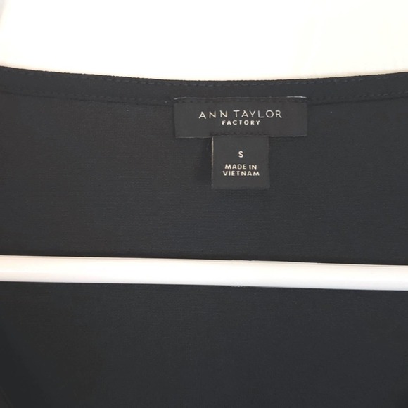 Ann Taylor Factory Black Blouse Tie Sleeve size Small - Picture 4 of 5